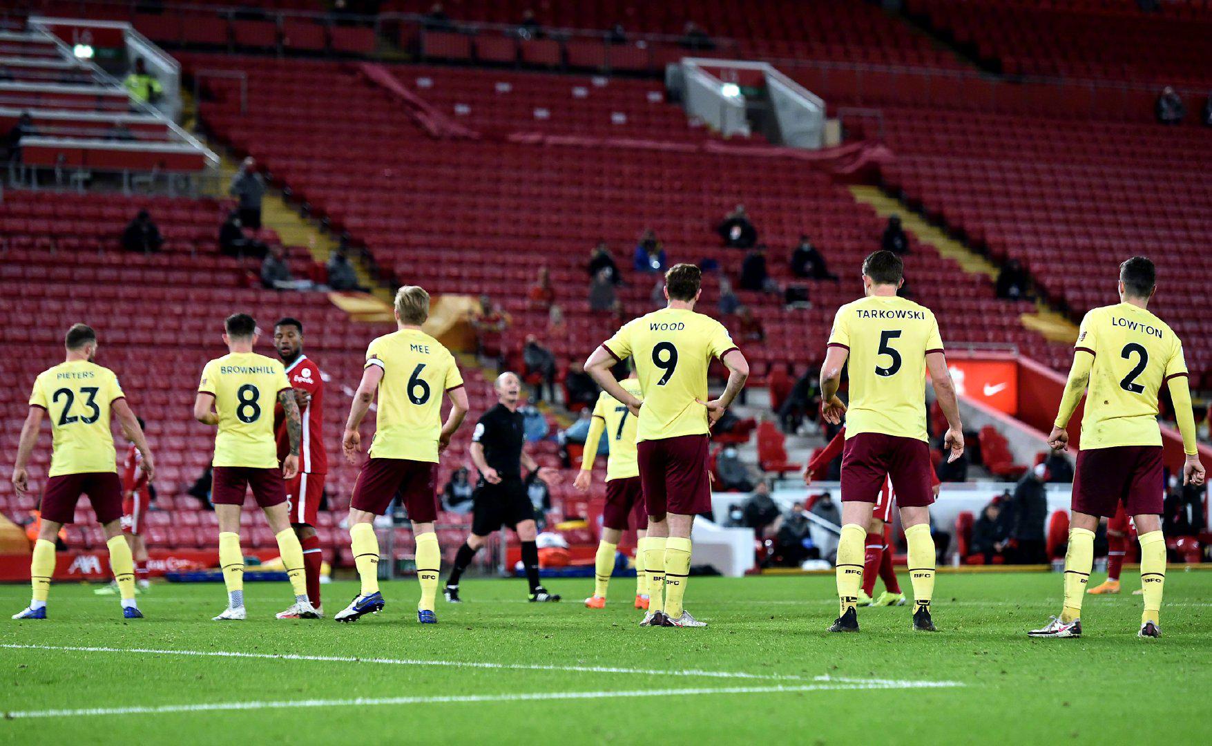 流的足球运 流的足球运